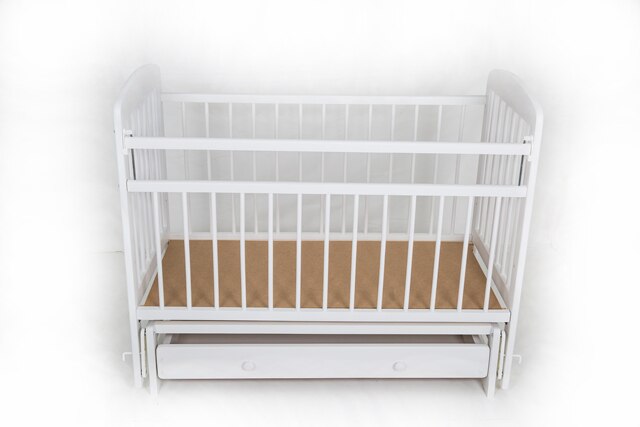 Кроватка детская Мишутка №11 маятник с ящиком